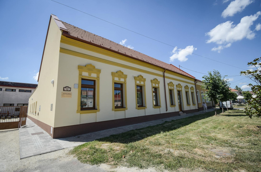 Döntött a testület Csornán: Lengyel Sándor Művészetek Háza lesz az Ifjúsági Ház neve